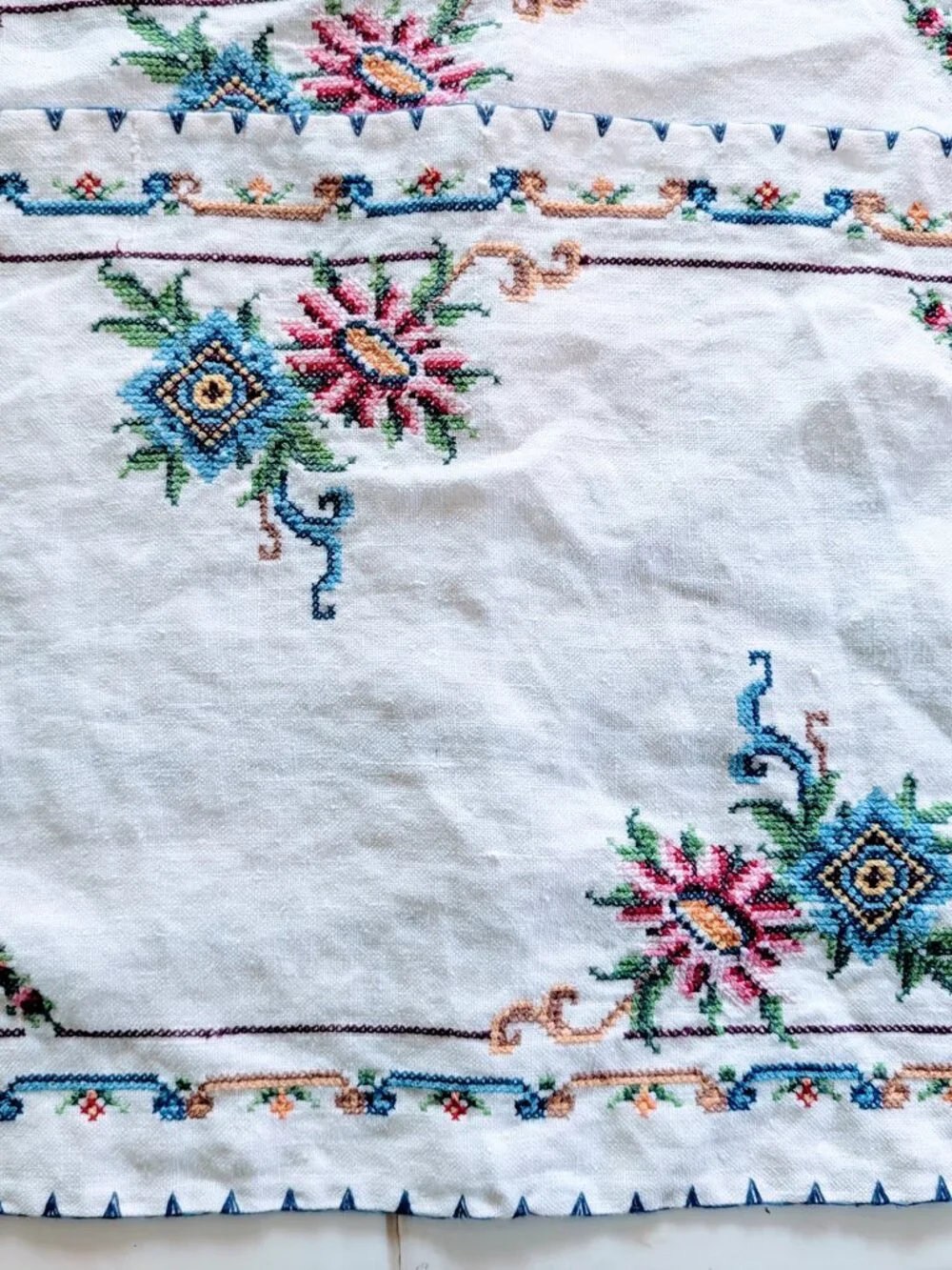 VTG Set of 5 Cross Stitch Linen Placemats Floral Embroidered Cream Cottagecore